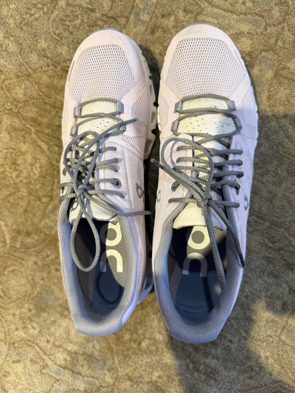 On Cloud Women’s Lightweight Lavender Running Sneakers